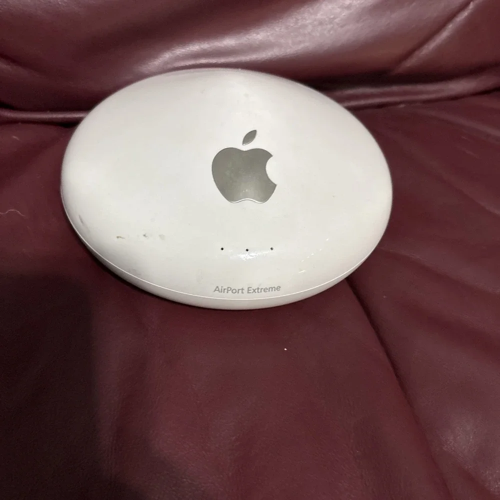 Apple AirPort Extreme Base Station A1034 54Mbps 1st Gen Wireless Router